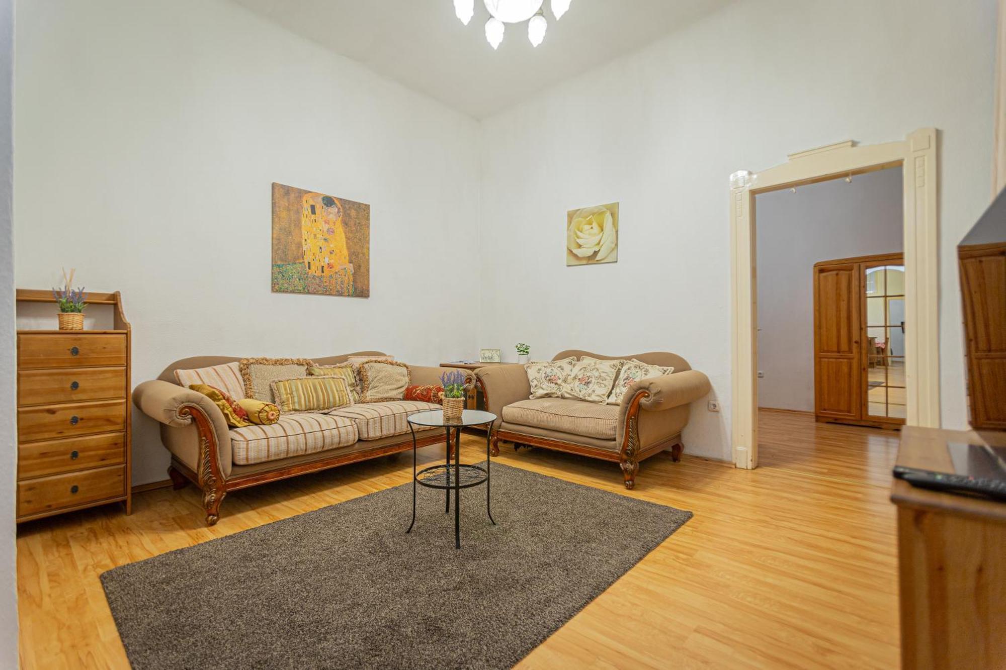 Jackquaters Silver Budapest Extérieur photo